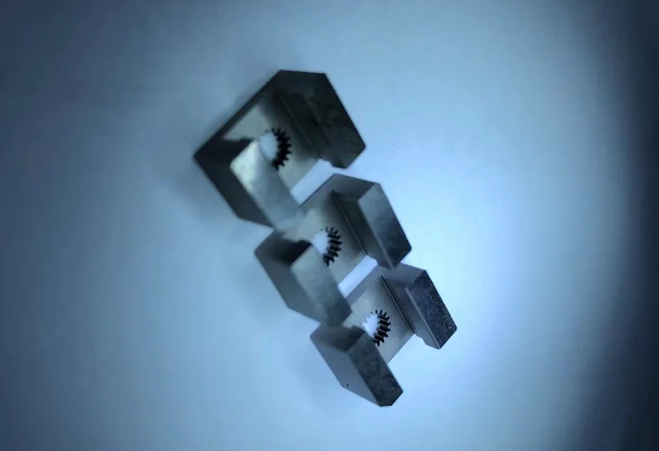 기어와이어 EDM 부품의 특성.